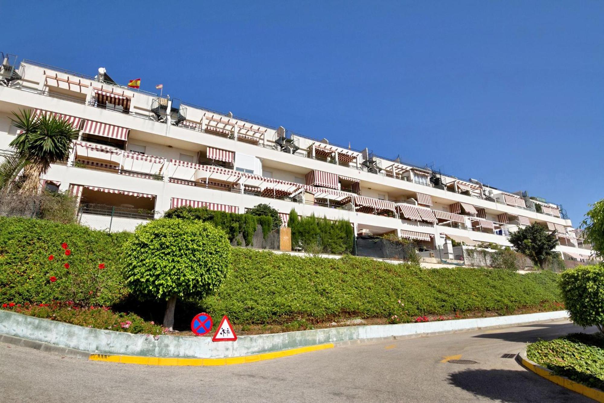 Del Parque Flats - Golf & Beach Terrace Malaga Exterior photo