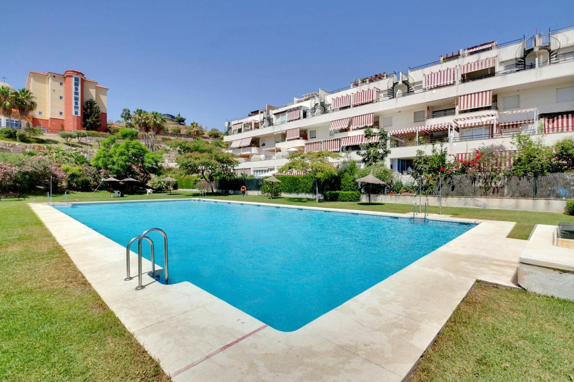 Del Parque Flats - Golf & Beach Terrace Malaga Exterior photo
